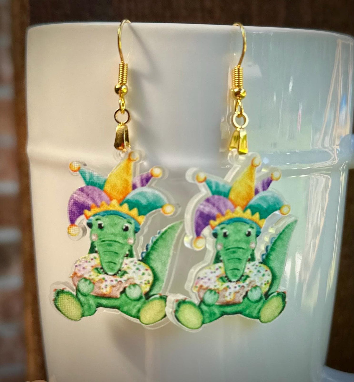 Mardi Gras Alligator Earrings: Jester Gator with King Cake